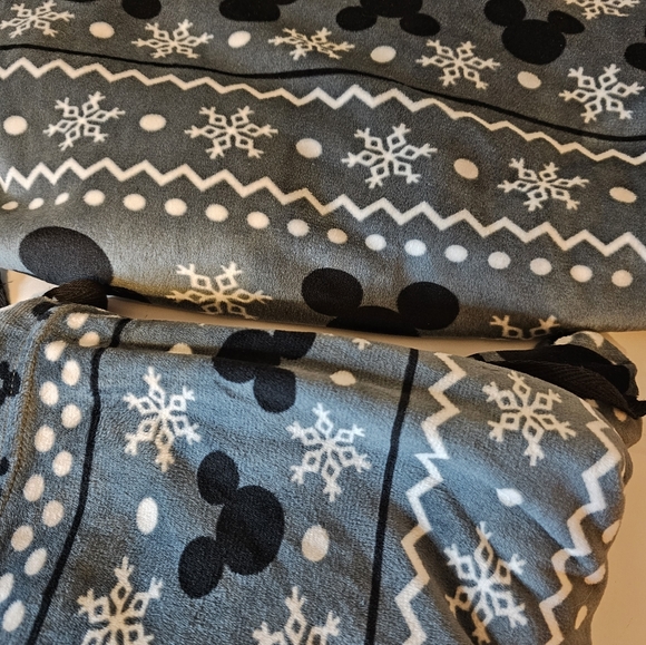 Disney Store Women's Pajama Set Size Medium Adorable - Picture 3 of 6